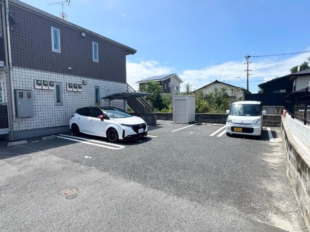 レジデンシア岩崎（102） 駐車場