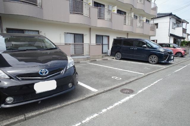 KOTOHIRAX（302） 駐車場