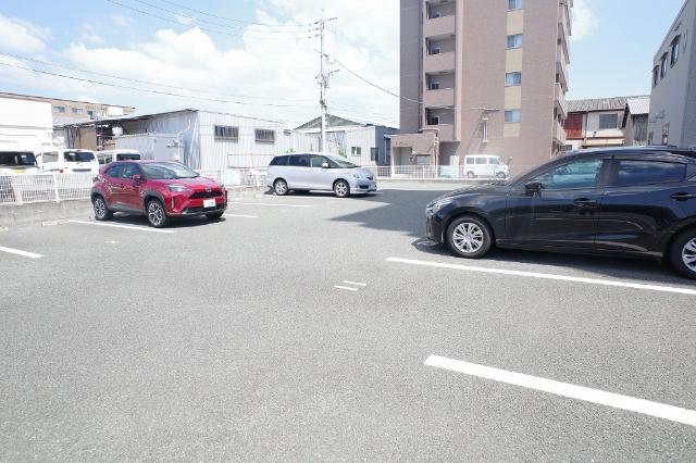 クイーンズ・イン近見（201） 駐車場