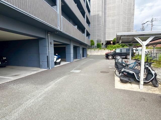 カーサコリーナ（403） 駐車場