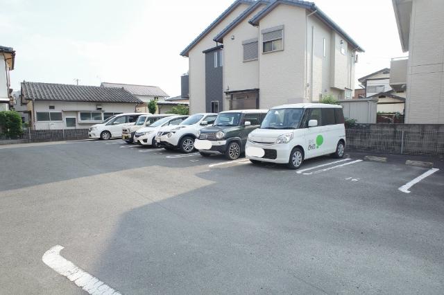 サニーホームズ88（302） 駐車場