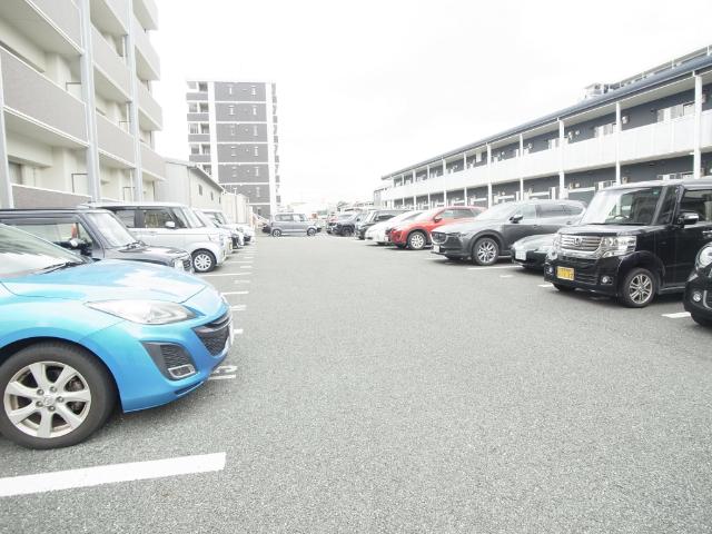 MAJESTY（0503） 駐車場