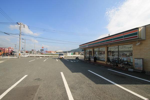 セブンイレブン小倉くさみ店：882m