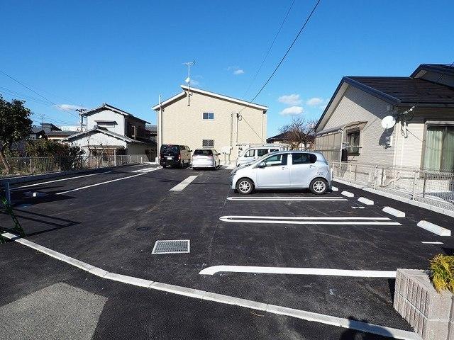 ディアコート苅田（201） 駐車場
