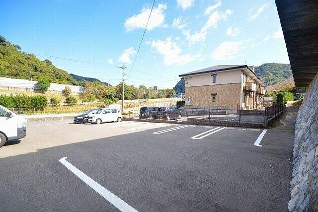 コータ・コート黒川　Ａ（201） 駐車場