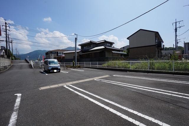 フラワー・フォレスト（101） 駐車場