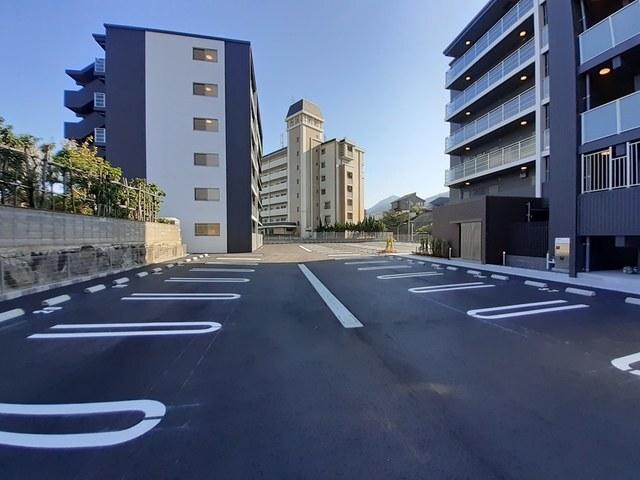 ロータス青山１（301） 駐車場