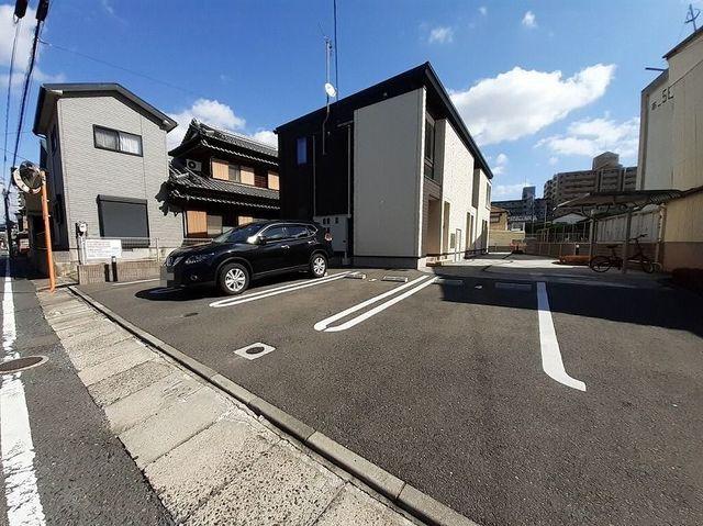 ラディアント・北方（102） 駐車場