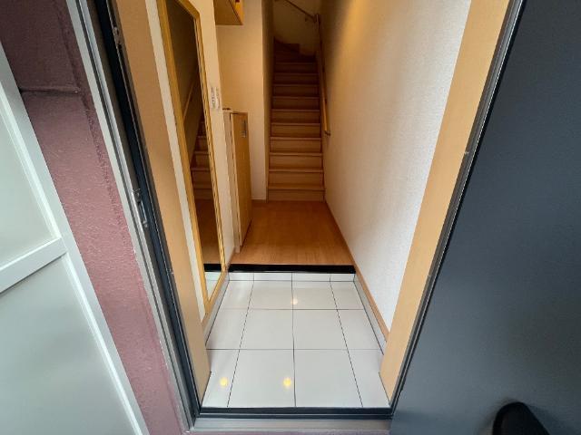ヴィラージュ新木屋瀬 玄関