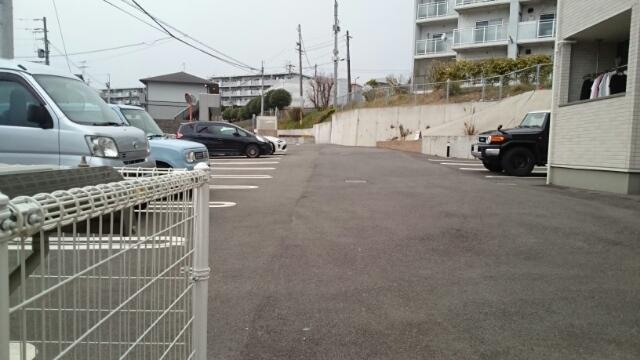 フレッシュリーＢ（107） 駐車場