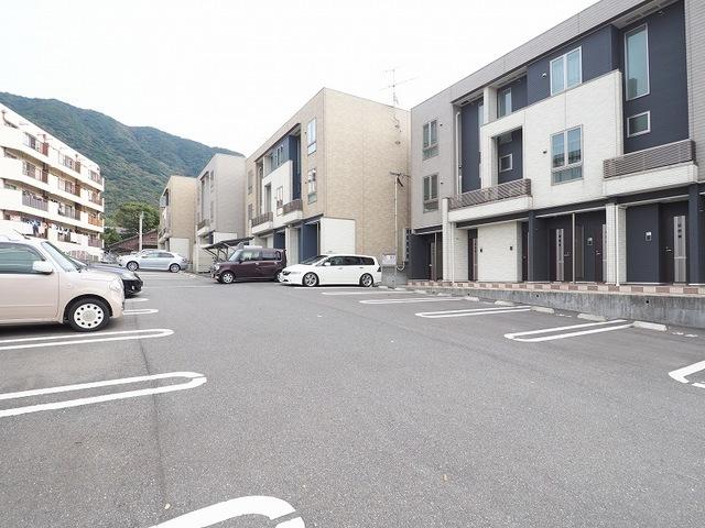 ラインハイム足立山Ｄ（102） 駐車場