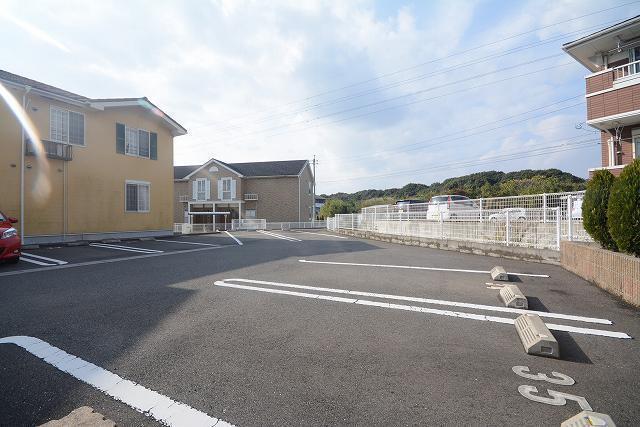 サンレミ葛原Ｄ（102） 駐車場
