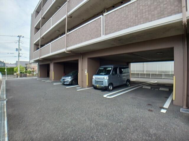 ルミネスタ学研台（401） 駐車場