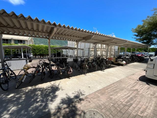 ペルル湯川新町壱番館（304） 駐車場