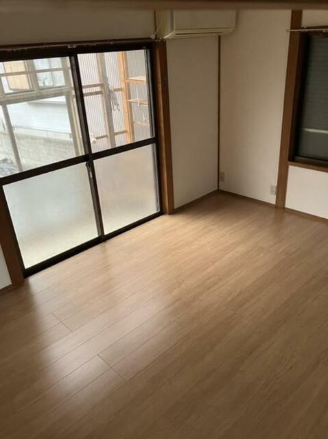 北九州市小倉南区中曽根一戸建 リビング
