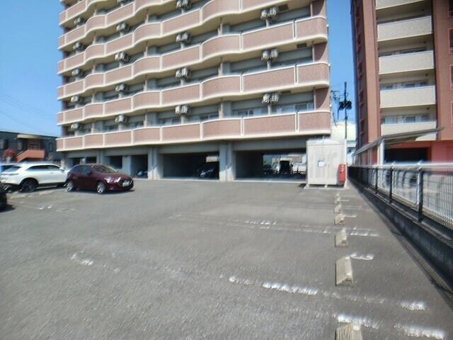 グランド・コスモ（301） 駐車場