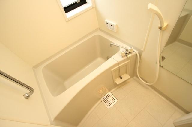 北九州市小倉南区中曽根アパート バス／シャワー