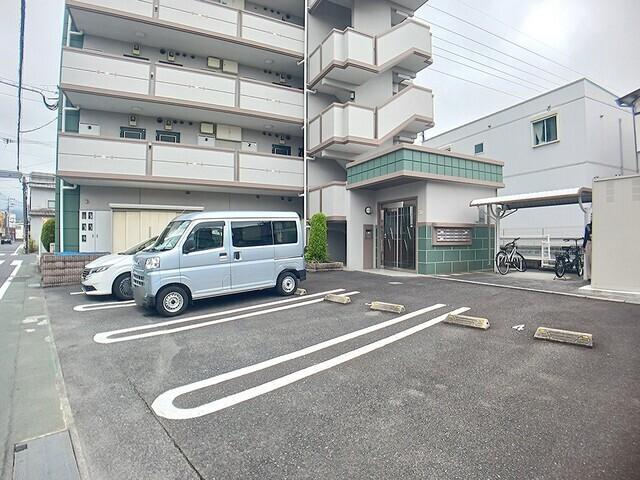 カンフィデンス三ヶ森（402） 駐車場