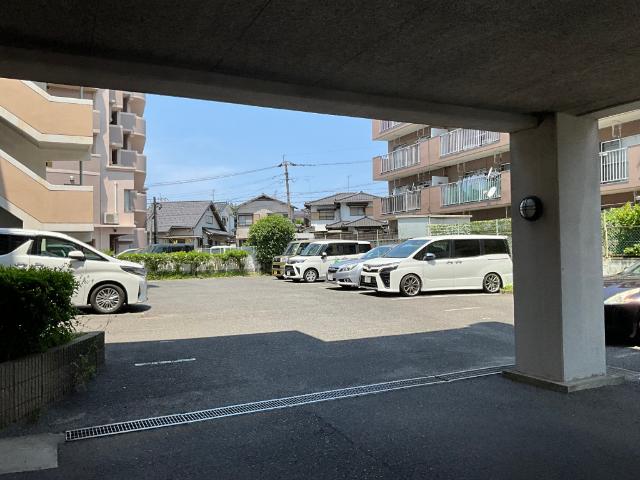 レイ・ブリック若園（301） 駐車場