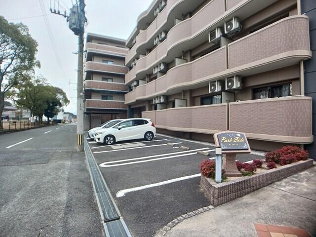 パークサイド（105） 駐車場