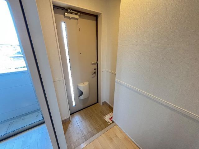 メゾン東二島 玄関