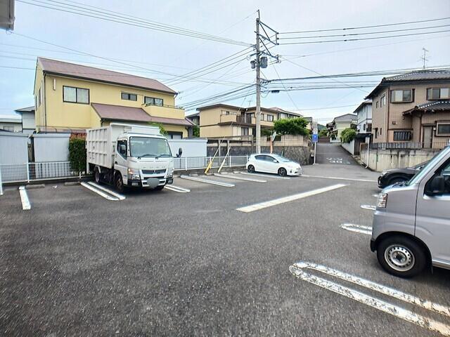 アルベロ（203） 駐車場