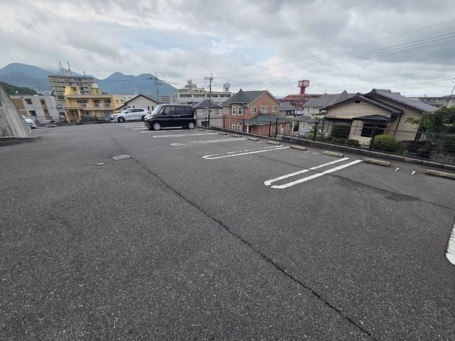 アンブラッセ　Ⅰ（302） 駐車場