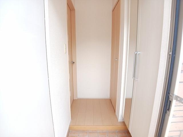 ＩＳＬＡＮＤ　津田Ａ（103） 玄関