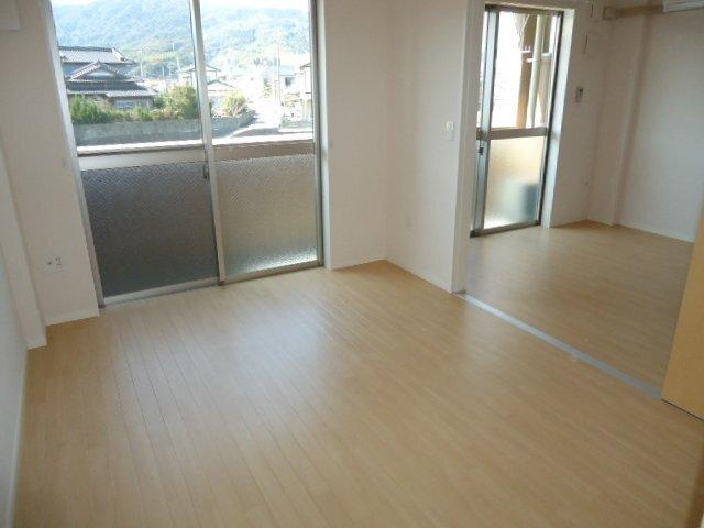 クリスタルガーデン 部屋画像