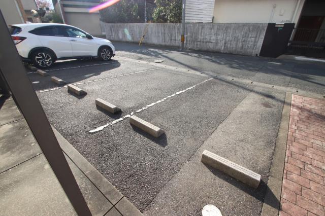 サニーコート（102） 駐車場