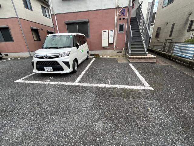 シャーメゾン中曽根　A棟（101） 駐車場