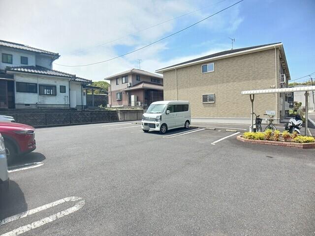 シェル　フィーユ（102） 駐車場