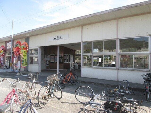 二島駅：2100m