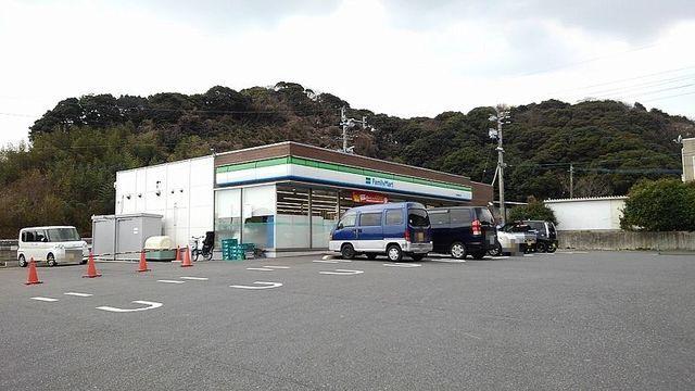 ファミリーマート：800m