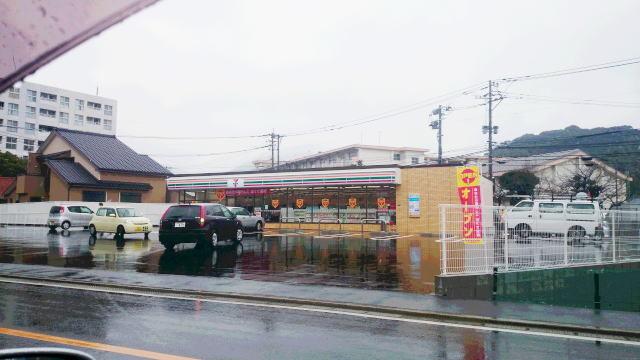 セブンイレブン：300m