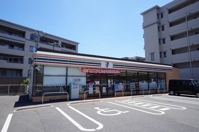セブンイレブン　三ヶ森電停前店：80m