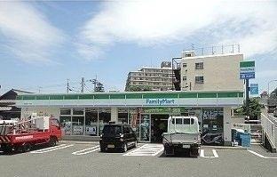 ファミリーマート：850m