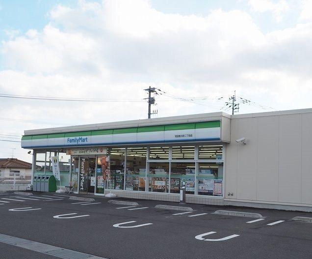 ファミリーマート：700m