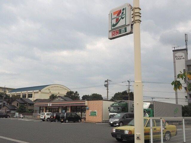 セブンイレブン：750m