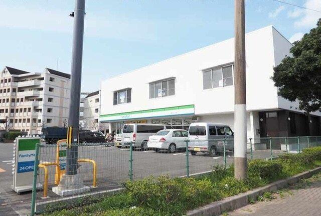 ファミリーマート：950m