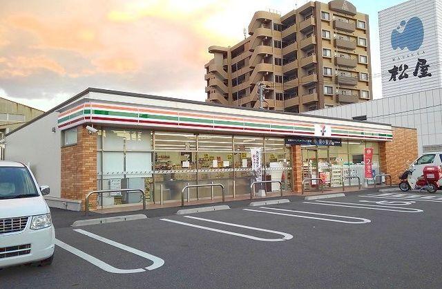 セブンイレブン：850m