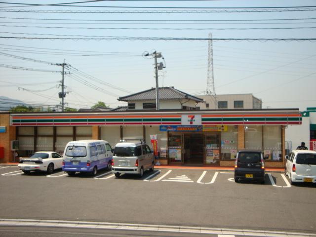 セブンイレブン八幡上の原店：895m