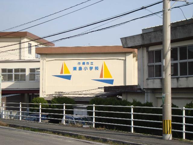 小学校：1300m