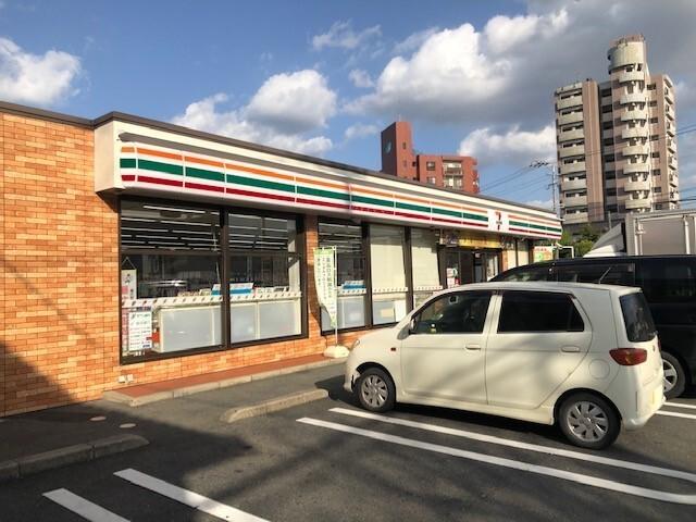 セブンイレブン：350m