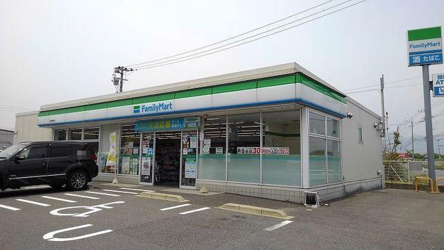 ファミリーマート：800m