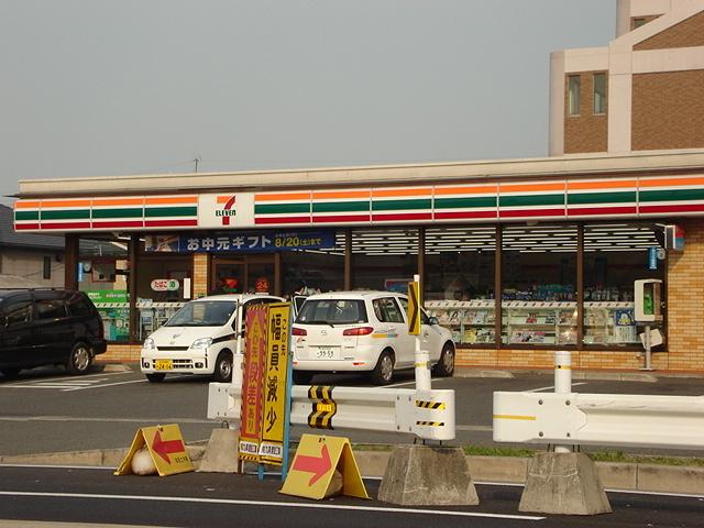 コンビニエンスストア：240m