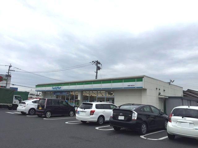 ファミリーマート：1300m