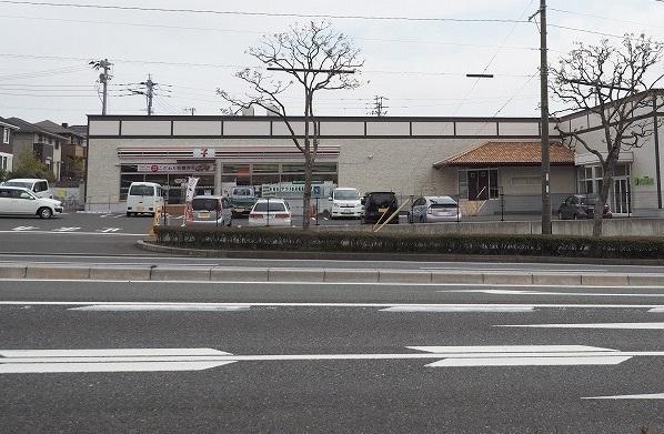 セブンイレブン：500m