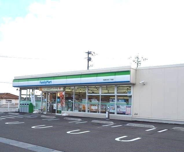ファミリーマート：900m