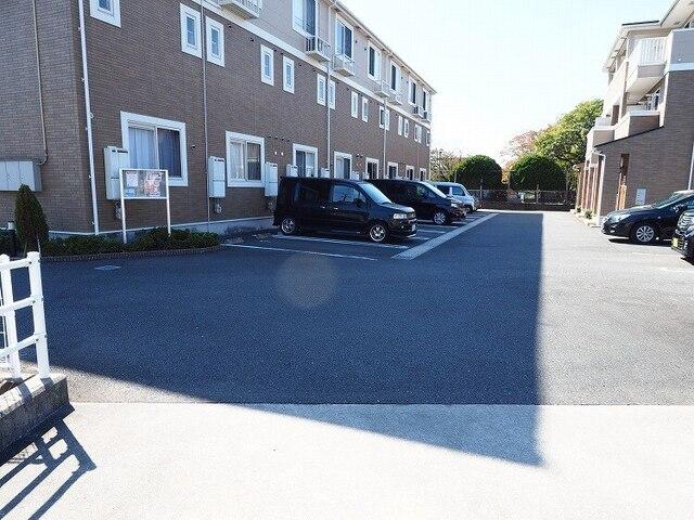 ユニメゾン葛原Ａ（101） 駐車場
